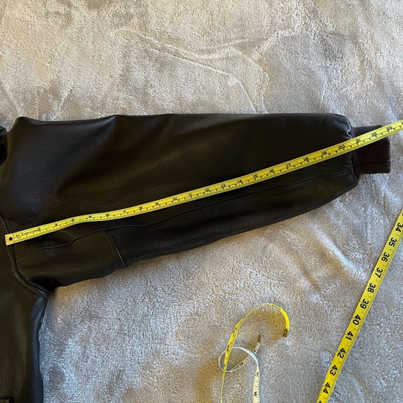 L.L. Bean Men's Rich Brown Leather Bomber Jacket - Picture 8 of 10